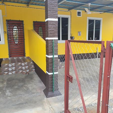 Homestay Haji Noor タナ・メラ エクステリア 写真