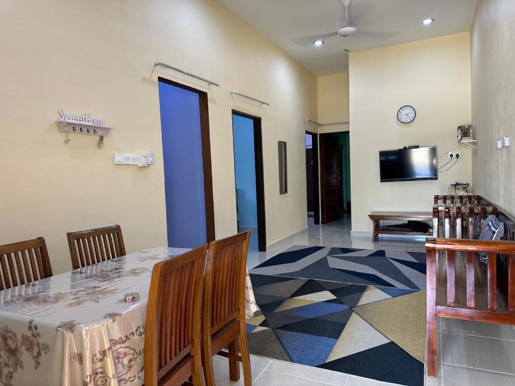 Homestay Haji Noor タナ・メラ エクステリア 写真